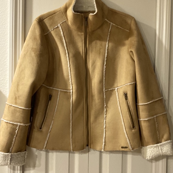 Jackets & Blazers - L.E.I. NWT Women’s jacket with zip pockets size L
